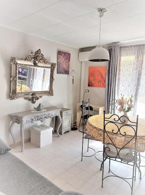 Iafrate-Oksoleil Apartment Villefranche-sur-Mer Bagian luar foto